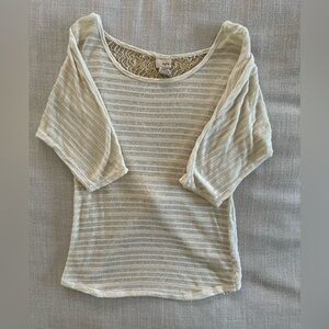 Daytrip Sandy Beige Short Sleeve Crocheted Lace Back Top. Size Small